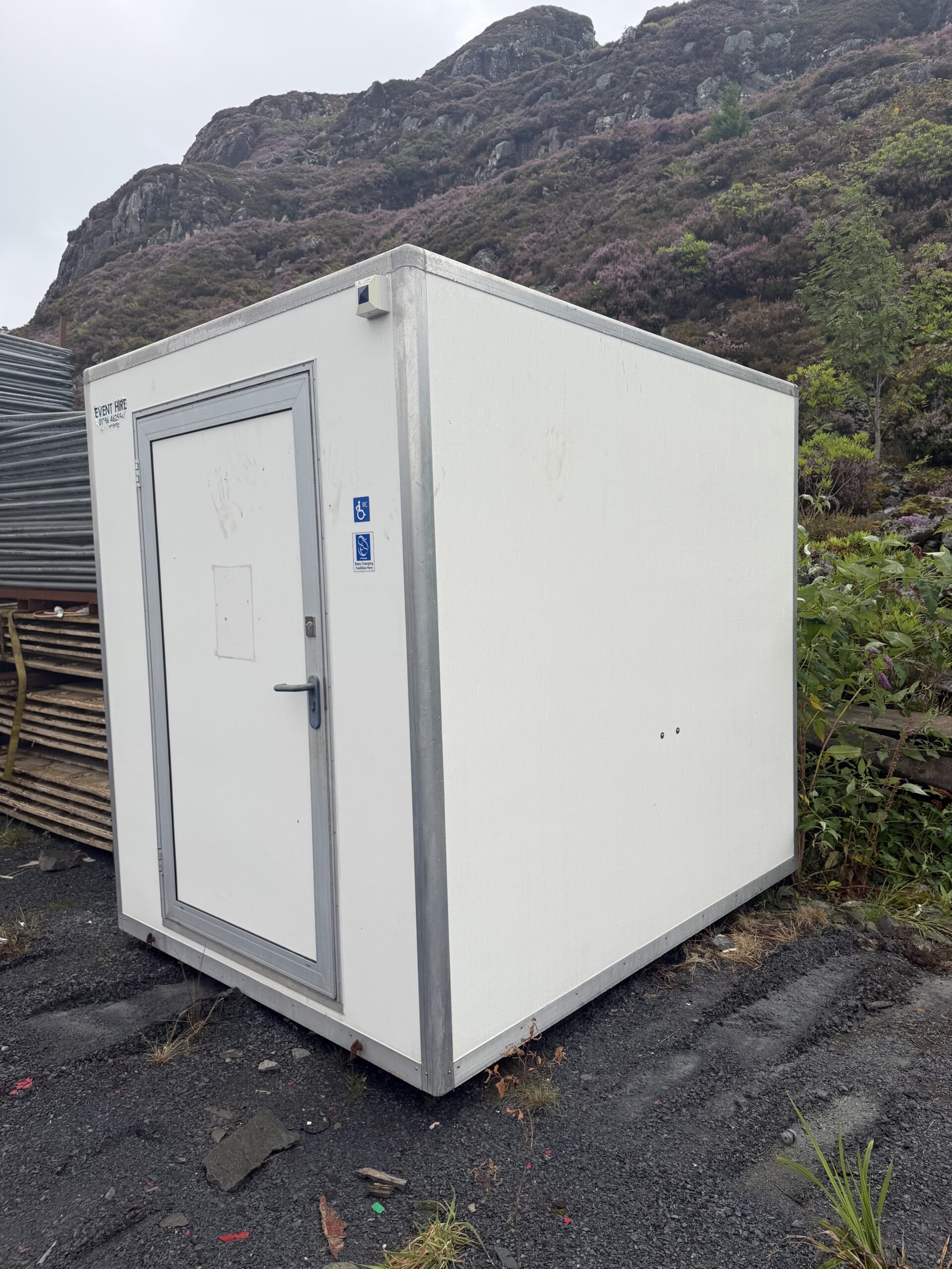 Lot:1011 Portable Accessible Disabled Toilet Cabin