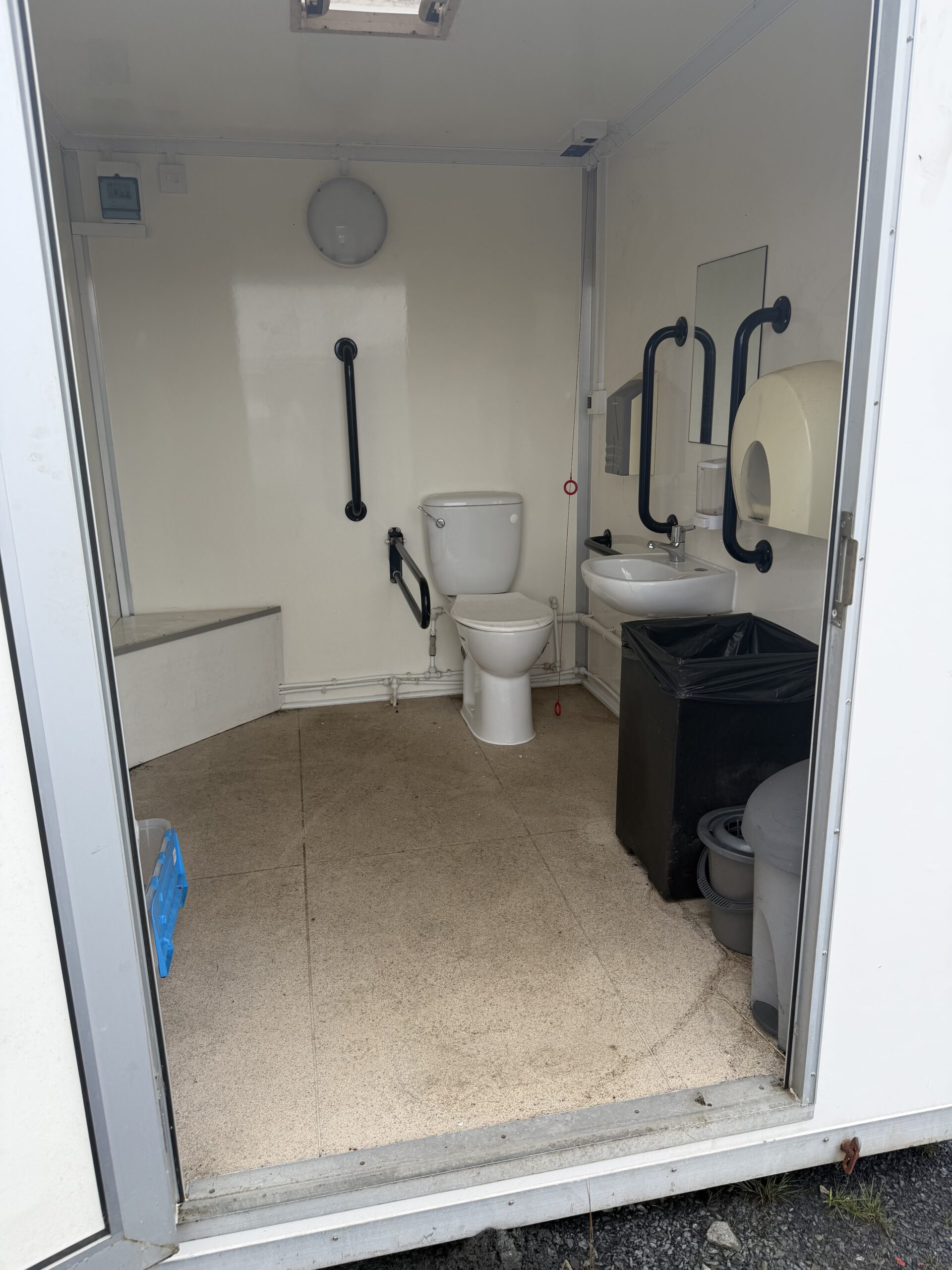 Lot:1011 Portable Accessible Disabled Toilet Cabin - Image 3